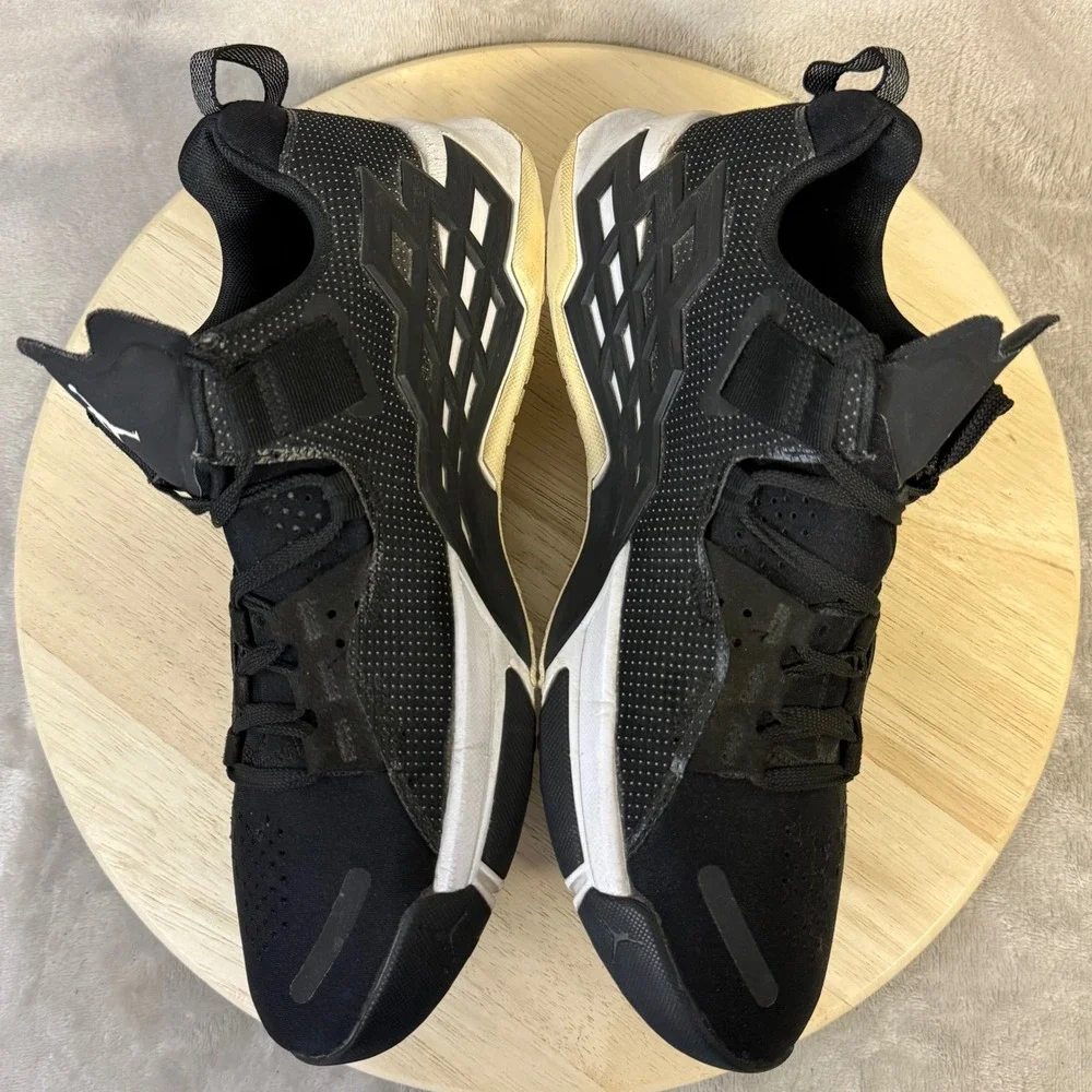 Jordan zoom trunner